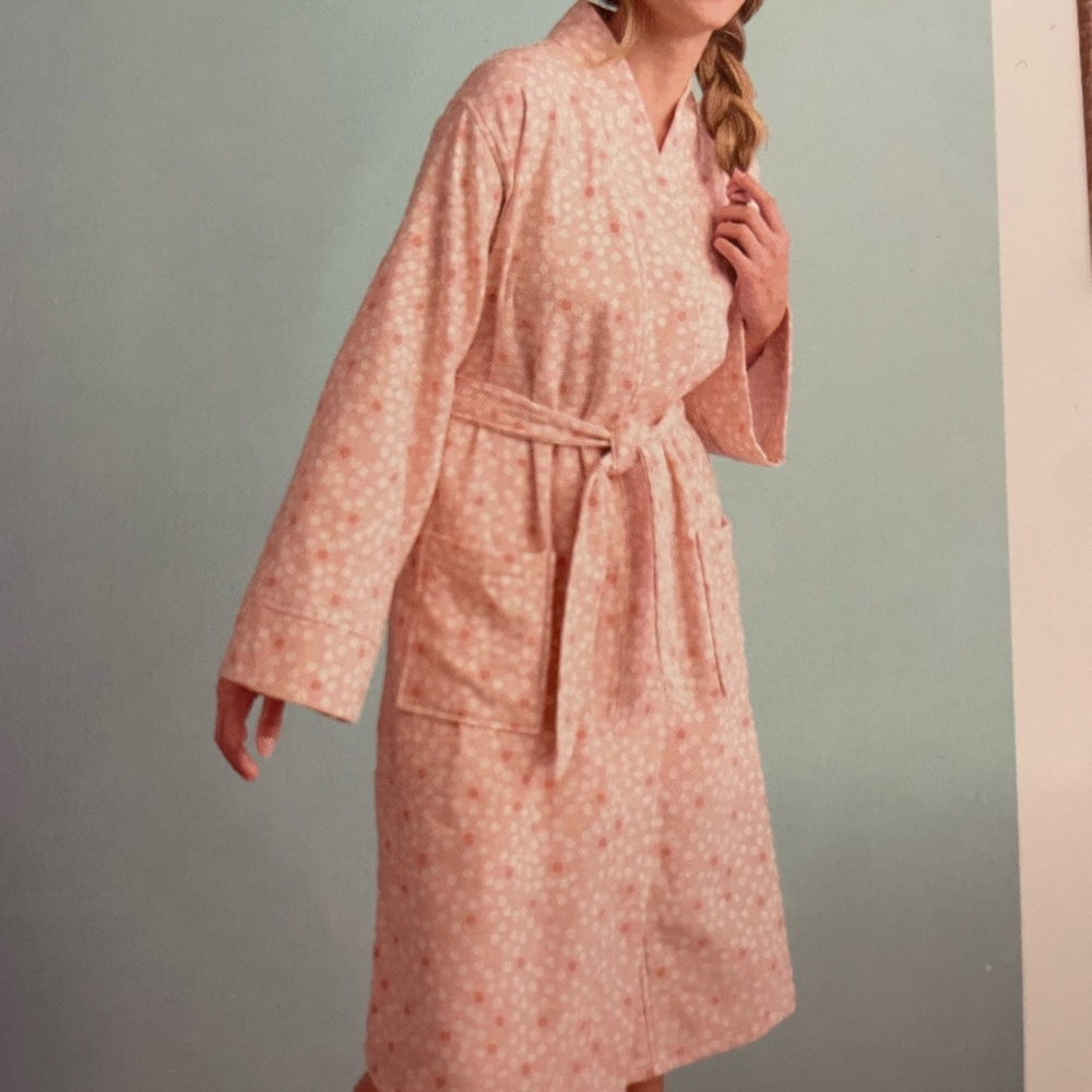 New Women’s Room Essentials Blush Polka Dot Robe Cotton Terry size Small/Medium